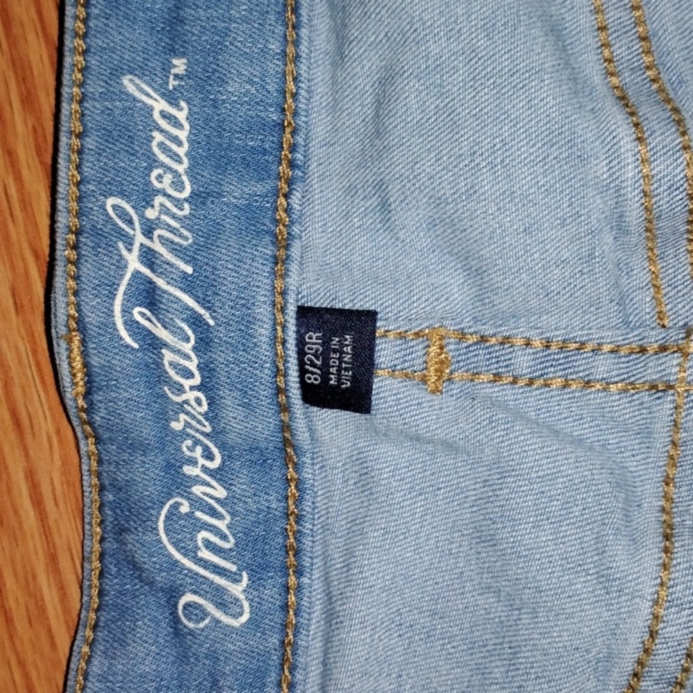 Universal Thread - Picture 3 of 4